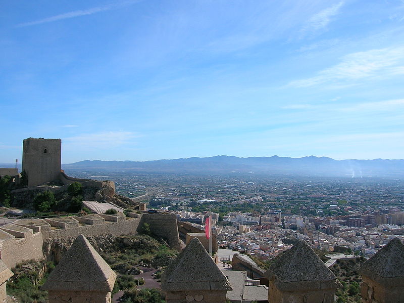 800px-Vista_del_castillo_y_la_ciudad_de_Lorca